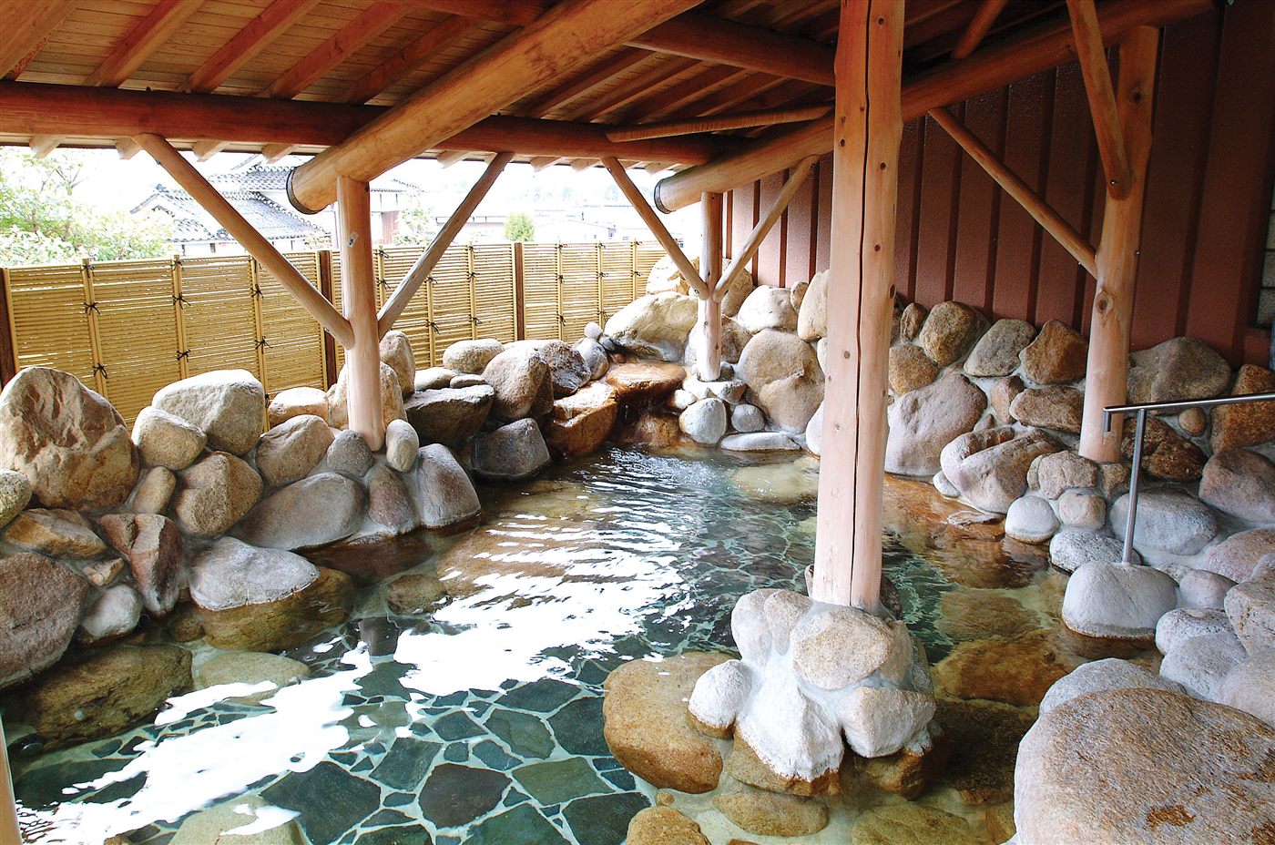 関金温泉・湯命館の露天風呂